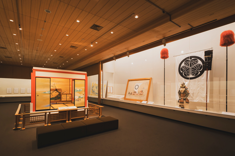 常設展示室の高松松平家歴史コーナーの全景写真